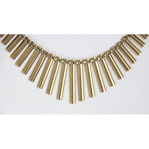 211 - A 9ct yellow gold fringe necklace, the graduated fringe upon gate link chain, with box and tongue fa... 