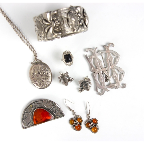 260 - A selection of 20th century jewellery, including a pair of silver vine designed earrings, with grape... 