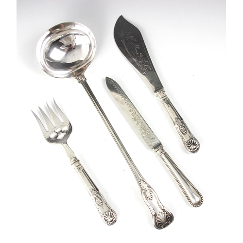 62 - A Edward VII silver Kings pattern fish fork and slice, E J Partridge, Sheffield 1905, 22cm long and ... 