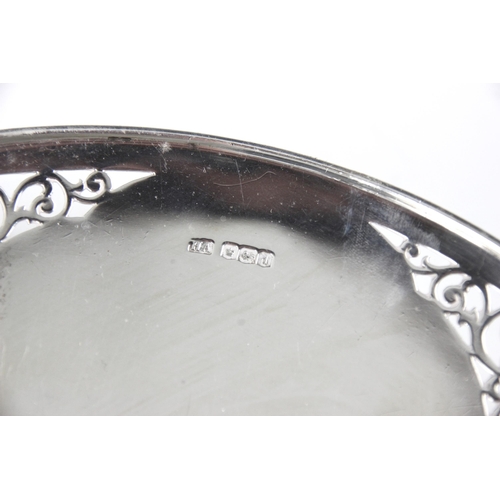 75 - A George V silver tazza, Atkin Brothers, Sheffield 1921, the quatrefoil dish with pierced decoration... 