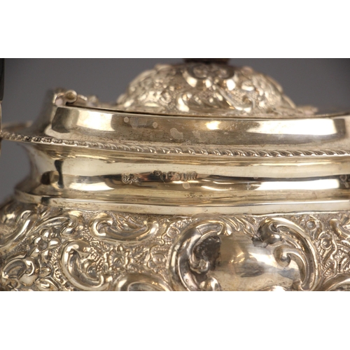 87 - A George V silver teapot, Jones and Crompton, Birmingham 1911, the hinged cover with embossed floral... 