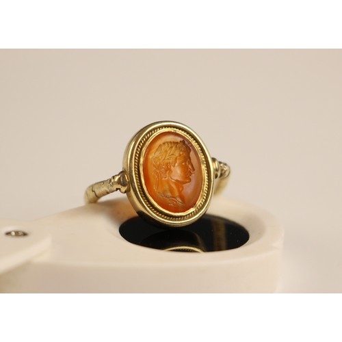 253 - An 18th century intaglio ring, the oval intaglio depicting a Roman Emperor, in profile, facing dexte... 