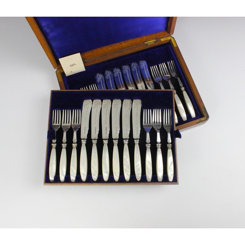 55 - An Edwardian canteen of silver cutlery, James Dixon & Sons Ltd, Sheffield 1909, the twelve-place can... 