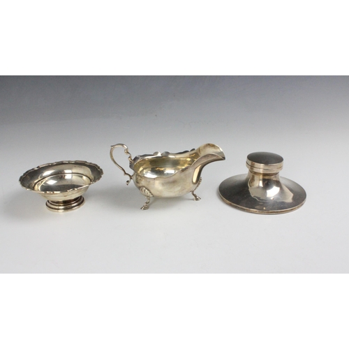 68 - A group of silver items, to include a George V silver pedestal dish, Walker and Hall, Sheffield 1931... 