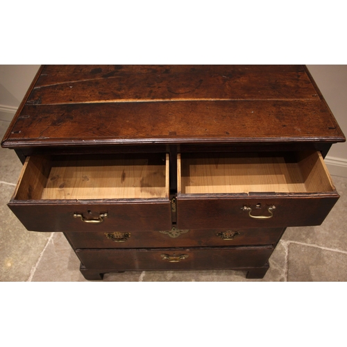 802 - A George III oak chest of drawers, formed with an arrangement of two short and three graduated long ... 