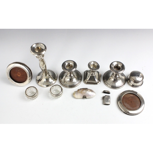 82 - A selection of silver mounted and silver plated items, including a pair of silver mounted George V d... 