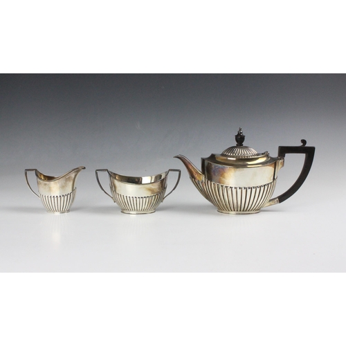 83 - An Edwardian silver tea service, Goldsmiths and Silversmiths Ltd, London and Sheffield 1925, compris... 