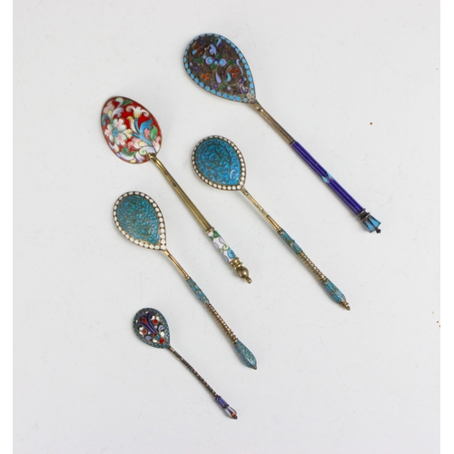 93 - A group of five silver gilt and enamel Russian spoons, including a Moscow example, with 84 kokoshnik... 