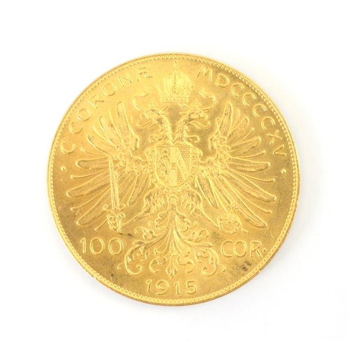 72 - A 100 Corona Austian gold coloured coin, dated 1915, 33gms (restrike)