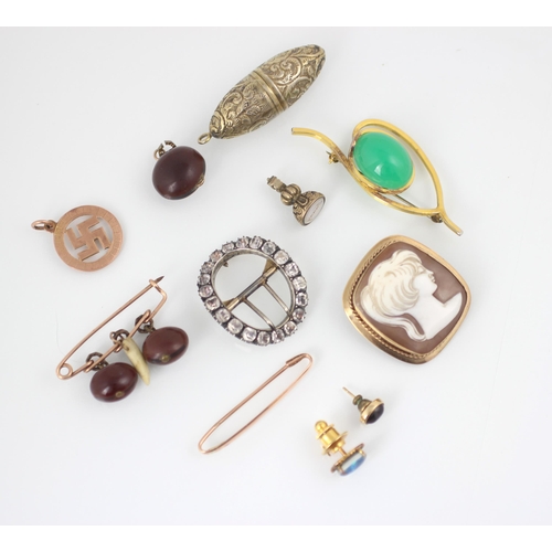 95 - A selection of jewellery, including a yellow metal mounted cameo, the cameo depicting a lady facing ... 