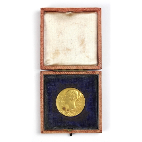 14 - Victoria (1837-1901), Diamond Jubilee 1897, official gold medal, small size, by G. W. de Saulles aft... 