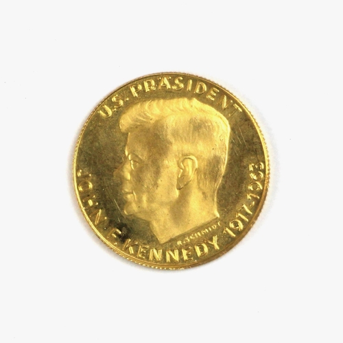 18 - United States, John F Kennedy 1917-1963, gold token, 1963, 'U.S. PRESADENT', rev. 'DEFENSOR LIBERTAT... 