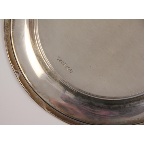 174 - A silver British Empire plate, Roberts and Dore Ltd, London 1972, 328/1700, cased with certificate o... 