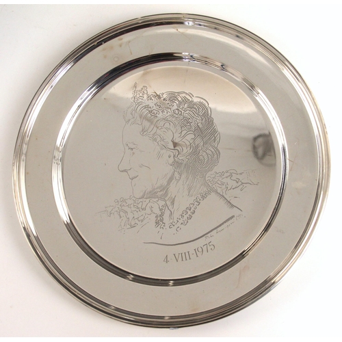 176 - A silver Royal Commemorative plate, LH, London 1975, no. 1123/750, in honour the Jubilee of The Birt... 