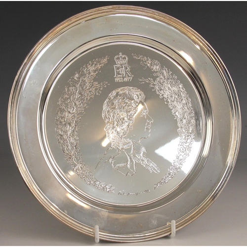 177 - A silver Royal Commemorative plate, Roberts and Dore, London 1977, no.123/2000, The Annigoni Silver ... 