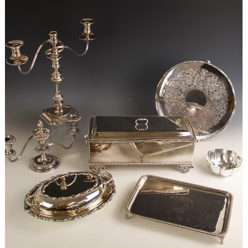 129 - A selection of silver plated items, including a large rectangular table box, the hinged cover openin... 