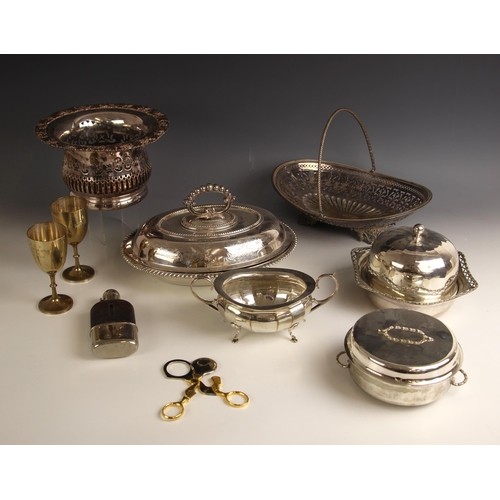 131 - A selection of silver plate, including an openwork fluted bottle coaster, a part muffin warmer tray,... 