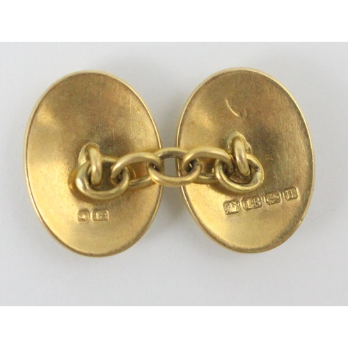 190 - An early 20th century pair of 18ct yellow gold cufflinks, the oval links engraved with cockerel deta... 