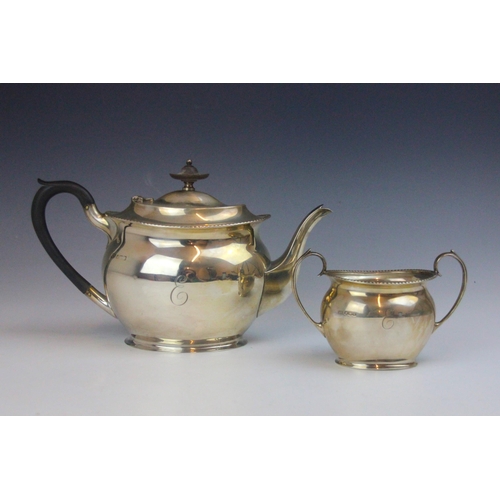 35 - A George V silver teapot, Atkin Brothers, Sheffield 1921, the rope twist rim surrounding a plain pol... 