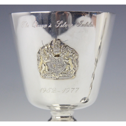 74 - A commemorative silver Queen’s silver Jubilee goblet, A T Cannon Ltd, Sheffield 1977, the goblet eng... 