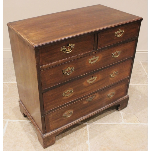 923 - A George III mahogany chest of drawers, formed with two short over three long graduated drawers, oak... 