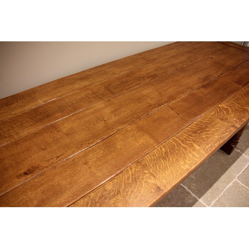 1048 - A medium oak refectory table in the 17th century style, late 20th/early 21st century, the cleated pl... 