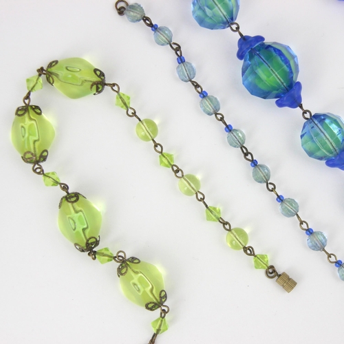 118 - A 20th century 'Uranium glass' necklace, the graduated faceted spherical beads with blue glass flowe... 