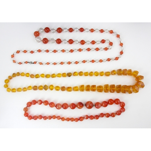 120 - A banded carnelian beaded necklace, the graduated spherical beads with hidden tongue fastening, 49cm... 