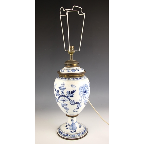 258 - A Meissen porcelain Onion pattern blue and white lamp base, of baluster form with removable cover an... 