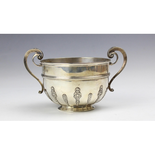 37 - A Victorian silver twin handled sugar bowl, Holland Aldwinckle and Slater, London 1894, the twin scr... 