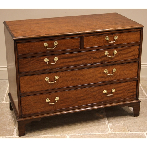 450 - A George III style mahogany chest of drawers, late 20th century, formed with two short over three lo... 