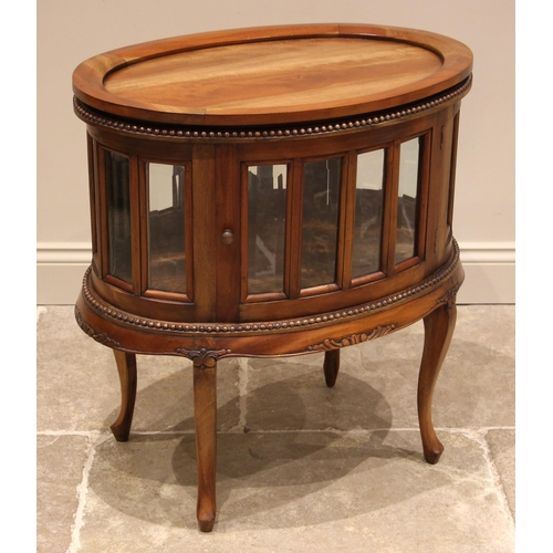 506 - A French style tray top oval hardwood bijouterie cabinet, late 20th century, with a removable tray t... 