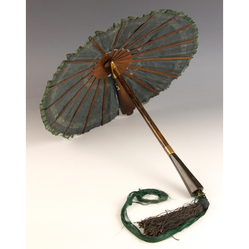 310 - A late 19th century Chinese silk embroidered folding parasol fan, Prov.Pat No.7100, handle with gold... 