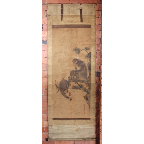 319 - Circle of Mori Sosen (Japanese 1747-1821), Kakemono (hanging scroll), 
A monkey with her infants,
Si... 