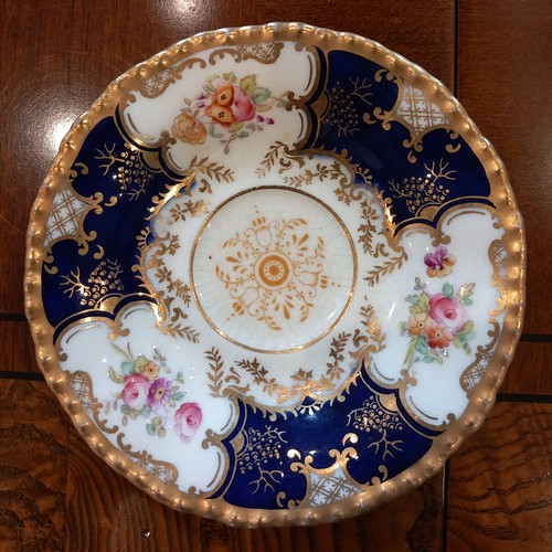 269 - A selection of Coalport cobalt blue batwing decorated tea and coffee wares, comprising: five teacups... 