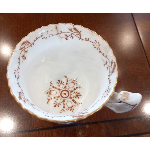 269 - A selection of Coalport cobalt blue batwing decorated tea and coffee wares, comprising: five teacups... 