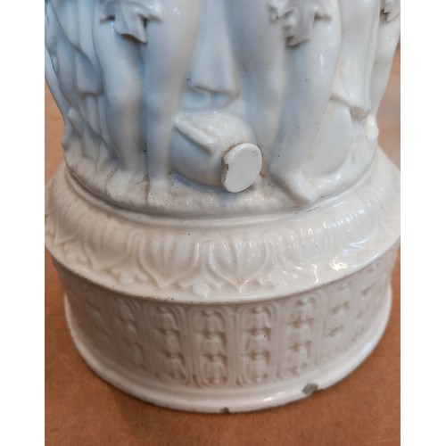 258 - A Meissen porcelain Onion pattern blue and white lamp base, of baluster form with removable cover an... 