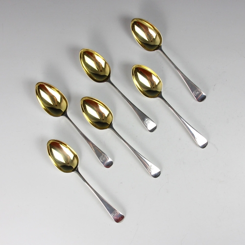 11 - A set of three Edwardian silver Old English pattern dessert spoons, Goldsmiths and Silversmiths Co L... 