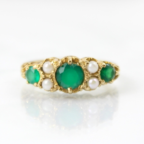 134 - A 9ct yellow gold Victorian style untested emerald and pearl ring, the central round cut green stone... 