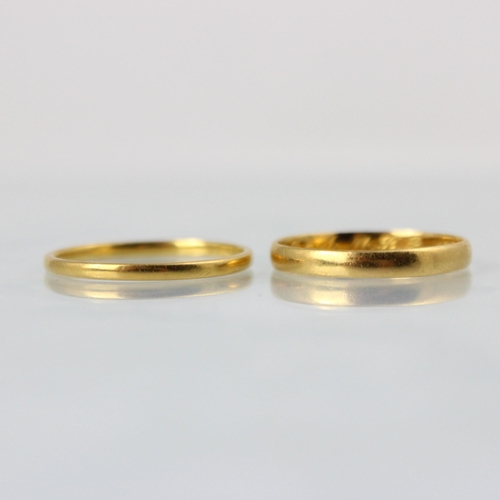 152 - An early 20th century 22ct yellow gold wedding band, stamped London possibly 1924, engraved to inter... 