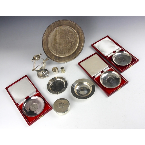 42 - A selection of silver and silver plated items, including silver commemorative plate, William Comyns ... 