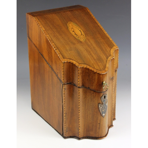 658 - A George III mahogany cutlery box, the hinged cover inlaid with a satinwood conch shell, outlined wi... 