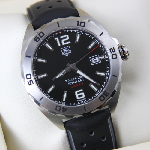 76 - A Tag Heuer Formula 1 calibre 5 stainless steel wristwatch, the black dial with baton markers and Ar... 