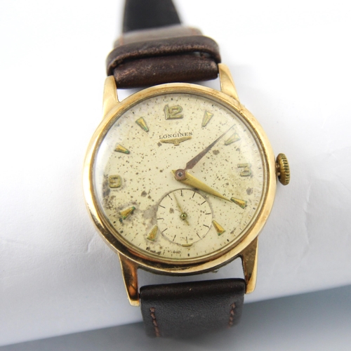 89 - A yellow metal cased Longines wristwatch, the cream circular dial with arrow and Arabic markers and ... 