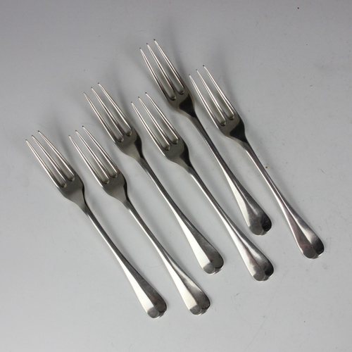 50 - A set of six Edwardian Hanoverian pattern silver table forks, Walker and Hall, Sheffield 1901, with ... 