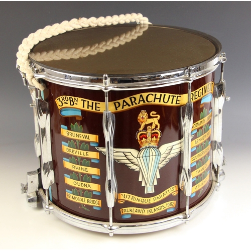 568 - A 3rd Battalion The Parachute Regiment snare drum, painted with crest above 'Utrinque Paratus Falkla... 