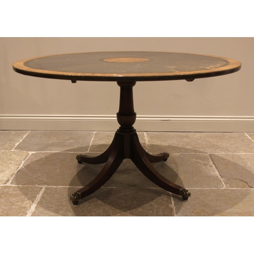 782 - A rosewood veneered and green leather circular pedestal table, by G.T Rackstraw, Worcester, 20th cen... 