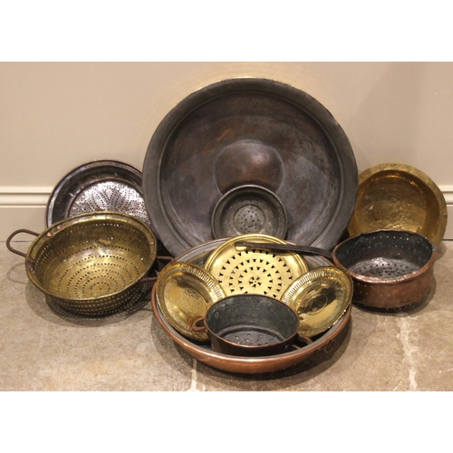 602 - A large 18th/19th century brass wash bowl, tin lined, 49.5cm diameter, two 18th century brass collec... 