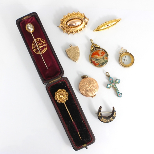 177 - A selection of jewellery, including a late 19th century 9ct yellow gold brooch, of oval form with ca... 