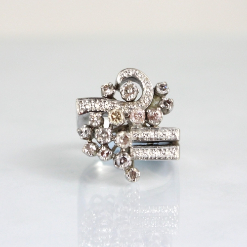 186 - An Art Deco designed diamond cocktail ring, the stylised spray of round cut diamonds with double bar... 